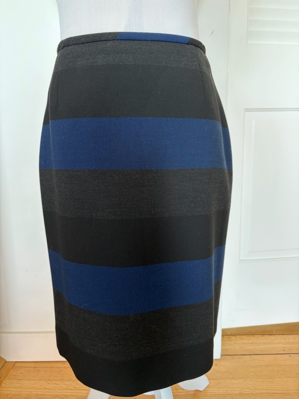 Tahari Black Gray Blue Horizontal Stripe Pencil Skirt